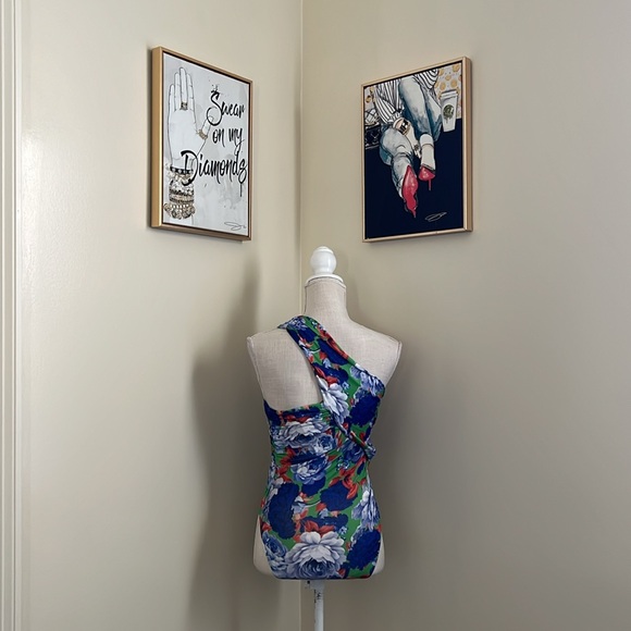 🆕 Zara One Sleeve Floral
Asymmetric Bodysuit - Picture 11 of 15